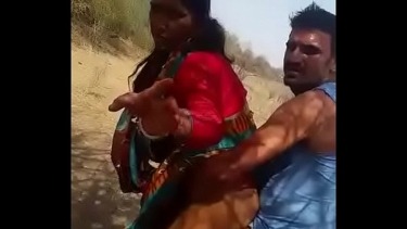 Outdoor pussy fucking of Haryanvi aunty - XXX Indian videos