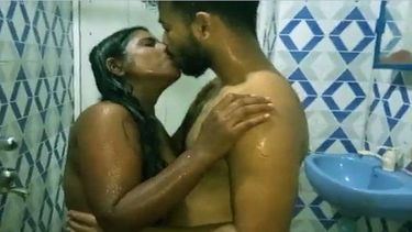 Bathroom sex with hot Tamil girl - South Indian sex video