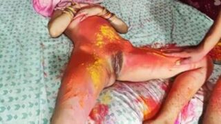 Coloring bhabhi pussy red on Holi